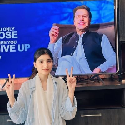 میرا لیڈر عمران خان، میرا فخر
3. وہ شخص جو خواب دیکھتا بھی ہے اور قوم کو جگاتا بھی ہے