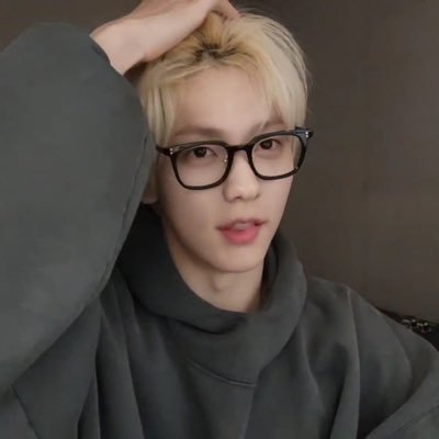 𝑼𝑵𝑹𝑬𝑨𝑳 ─ 2OOO │ 1/5 leader of 4 beagles with amazing falsetto voice, 최수빈 • Meet the real one @txt_members |