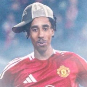 Kocham mą kobietkę. Manchester is red, dart, F1. Redaktor: @UnitedVoicePL