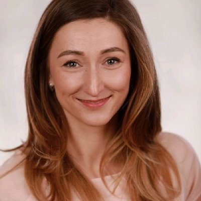 emmelfrost's profile picture. soul of petals, heart of blaze 🔥