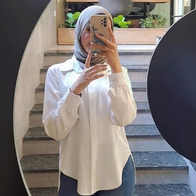 أَرُوحُ وَلِي رَوْحٌ إِلَى نَحْوِ رَامَةٍ
وَآرَامُهَا شَوْقاً تِحِنُّ وَتَرْأم