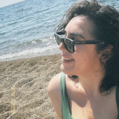 saçının binlerce teli yılanların acı dili hem ifritsin hem de peri