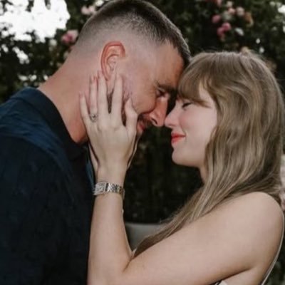 MarlienTH's profile picture. "Parla, la gente purtroppo parla, non sa di che cosa parla" somewhere writing songs & reading (yup, Taylor Swift & Tokio Hotel) 📍Berlin 🇬🇷🇩🇪