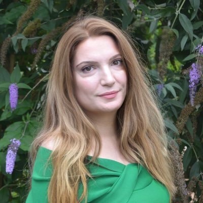 Award-winning romcom author | Puzzle, strategy game & quiz obsessive | Mum of 5😅 | Rep’d by @tanera_simons