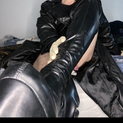 lks____13's profile picture. (ps : je ne recherche pas de Maîtresse)