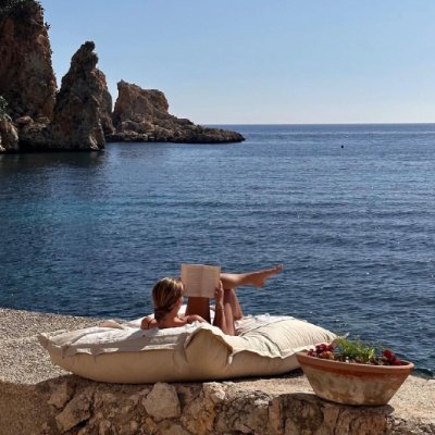 Carnation1208's profile picture. 📈Love life, love humanity! Every day is a gift from God! Enjoy life to the fullest! 💙❤️💜🩵💚🚫Porn🚫Spam🚫Scammers