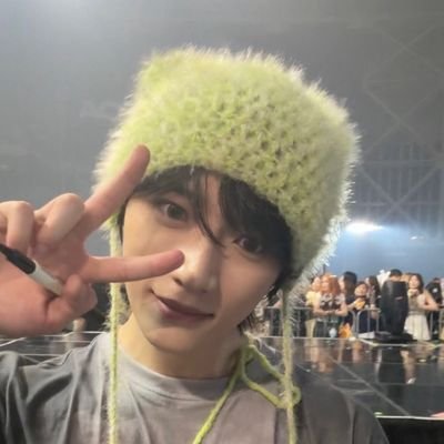 genderfluid (they/she/he) ° kpop stan ° music lover ° 20 ° mdni
ִ ࣪𖤐⋆。˚🍀༘⋆𖦹✮🎧⋆✧˖°
