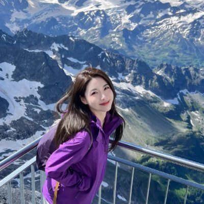 90后老师一枚,本人不想受传统思想束缚,所以来这里分享自己反差的一面,喜欢交朋友,待人真诚,来这里放飞自我,记录反差生活,释放另一个自己。喜欢礼貌有风度,沉稳有情商的男人~