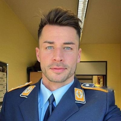 Verantwortlich für landgestützte Militäroperationen zur Verteidigung unseres Landes Deutschland und eines nachhaltigen Friedens🇩🇪💪