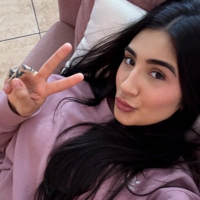 💼 Flight attendant living on time zones and coffee
🎶 Loves singing reading and cooking between flights
DM me if you can handle the jet life