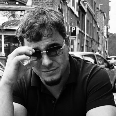 Aigri parfois, islamiste à temps plein ( selon certains). Mais super chill.
