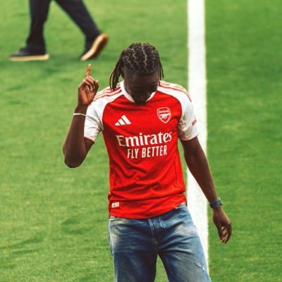 John 8:7 ig: 22.ezzy #survivingarsenalfanbase @arsenal