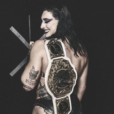 ibrovish's profile picture. she/her “way too hot to simmer down”