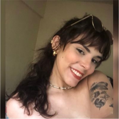 jesslici4's profile picture. vendo o mundo girar num erro abusivo, lgbtqia+, quase psicóloga de postinho e obcecada por cultura pop
