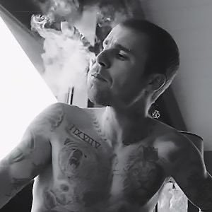 dadzswag's profile picture. |-/