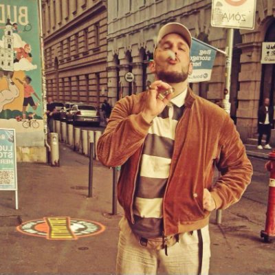 Völkisch-liberaler Radikalindividualist
Fang bei dir selber an.