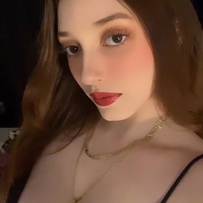 vaneeeflorez's profile picture. 
