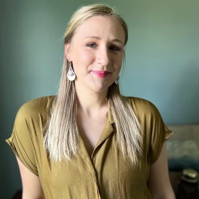 Carly is ✨agented ✨ Profile