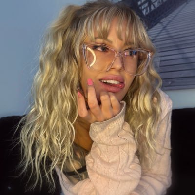 tinytease_x's profile picture. I want to see more bizarre things than I do