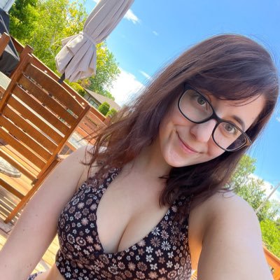 LisaSkathly2's profile picture. Attractive women who is honestly 💕❤️❤️