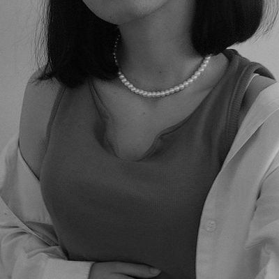 Aynaziiiiiiy's profile picture. a woman