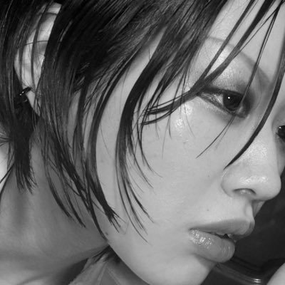 好きなアーティストを全力で愛する。L'Arc~en~Ciel¦HYDE¦TVfXQ¦中本悠太 ¦マターリとSMドルペン and more...! 特に90年代ロックバンドが好きです。雑多な音楽垢ですが趣味が同じな方良ければ繋がりましょ〜!ゆっくりフォロバしてます◜. ̫.◝