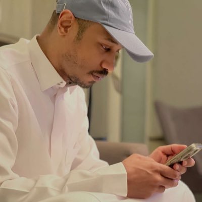 bash_le89's profile picture. Never look back.