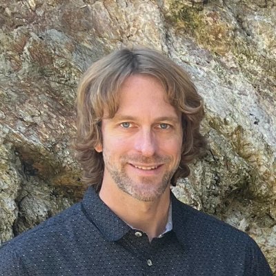 Board-certified ER doctor in California. Chronic pain recovery and mind-body medicine specialist. Consultant for The Pointe Malibu Recovery Center.
