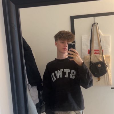 18 y/o German twink 🇩🇪 Vers bottom 😈 open for everything 💦 Chat, sextapes & wild fantasies 🔥 Top 16% on OF – push me higher 👇