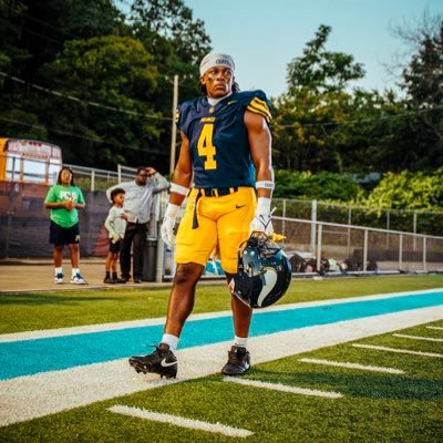 27🎓|RB/ATH @Pittsburgh Central Catholic|3.5GPA |5’8|180lbs|4.2 Shuttle| 4.46 40|📲724-221-0523|Track ⭐️| Head Coach: @CoachLehmeier|jmoneyhoopz15@gmail.com