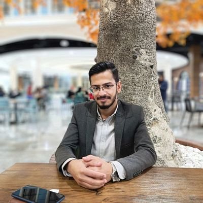 جسم من در خاک میپوسد ولی اندیشه ام
در گلی روییده از خاک مزارم جلوه گر