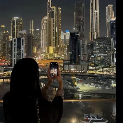 ما احب القيل والقال.. ولست من قال وقيل وقال وقد قال هذا وقيل ذاك.. ولست من يهتم بهذا وذاك~✒