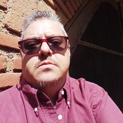 Lic Comercio Internacional UIC
Ciudadano Soldado clase '81
Ejército Mexicano/Zapador
Notas de Seguridad y Gobierno/
Revolucionario Izq
Amante de los Corridos