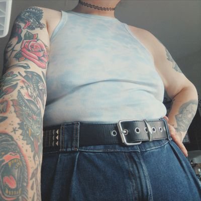 🩷 26, she/they, retired sex worker, minors dni, disabled genderqueer butchfemme, fat & divine, subby service top, I love my husband & dogs 🩷