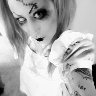 I'm a huge fan of HYDE, L'Arc-en-ciel, VAMPS, Yoshiki, ASH DA HERO, XANVALA, KORN, In This Moment, and so many others. If you want to know more just ask...