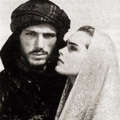 ما عابَني غير أنّي لا أمُدُّ يدًا إلىٰ دنيٍء وأنّي غيرُ خوّار