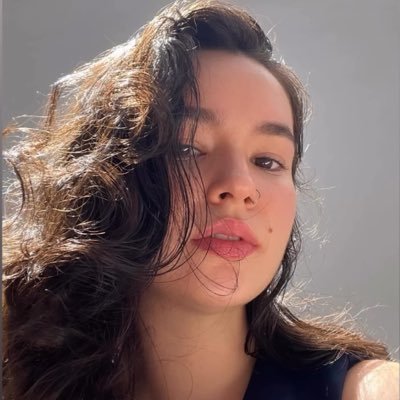 Sou um ser humano fantástico, com poderes titânicos. Sincericida, latina, sagita e advogada; e sobretudo, Eu me divirto. 🦢