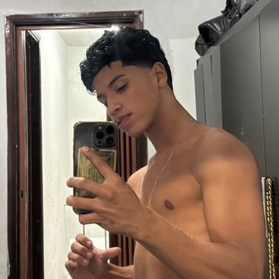 SurfistaVazado_'s profile picture. Viral agora! O video do surfista da Mansão Privilégio não para de circular 👁️ Falam também do video vazado surfista e do surfista vazado, até citando o video d