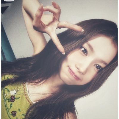 moreofmanon's profile picture. twice, le sserafim, & katseye ults 💋