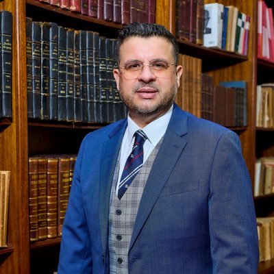 Abogado corporativo. Ex Vicepresidente de ANCAP. Doctor en Derecho y Ciencias Sociales. Dirección de Empresas en la Escuela Negocios IEEM/UM