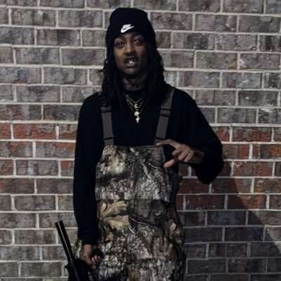 PootySyC's profile picture. The shit I be smoking gone cost you a lot 😮‍💨💯