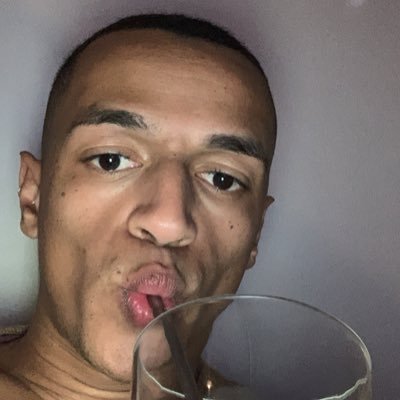 eu gosto eh de incomodar e os incomodados que se retirem