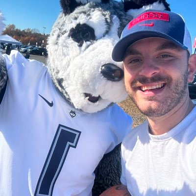 UConn alum and @uconnfootball sicko. Connecticut enjoyer and avid rider of the Metro North New Haven Line.