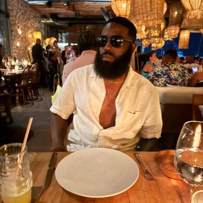 👨🏾💻 #BlackTechTwitter Founder & CEO of TEK Solutions #TEKTalk “The most beautiful thoughts are always besides the darkest” 🪐💻👾