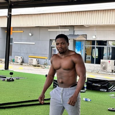 heavy lays the head that wears a crown 👑.. intercontinental chef 👨🍳, gym instructor, child of God, music lover