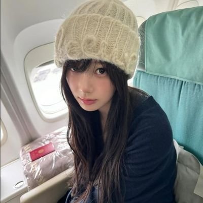 komenmtar's profile picture. Out Now! follback