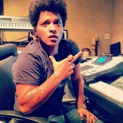 _emilzqsx's profile picture. 👻