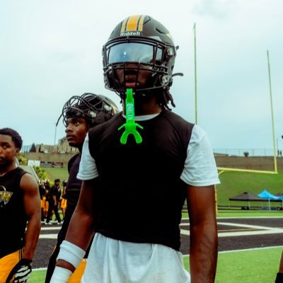 Kamorious “Noonk” Smith is |C/O 2028| |6’1| |180LB| |ATH| |GPA: 3.0| Email: slimeyguy1900@gmail.com Cell: 4783360698