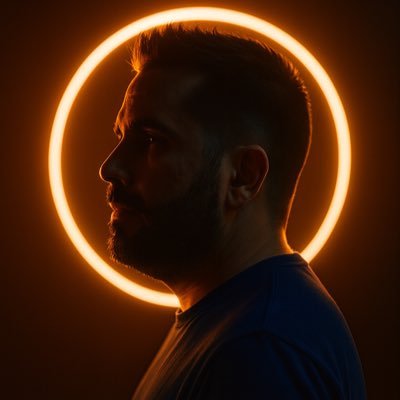 Estratega digital de oposición en 🇨🇴. Politólogo. 1er y único @JuanCamilo de Twitter. Odio la 🍕con 🍍y creo que la changua no es comida. Views are my own.