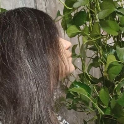 نامتوآرامهجانمنست
نامهتوخطامانمنست
کاشکهاینفاصلهراکمکنی
محنتاینقافلهراکمکنی
هرکهبهدیدارتونائلشود
یکشبهحلالمسائلشود!☀️صلوات یاصاحبعرش!